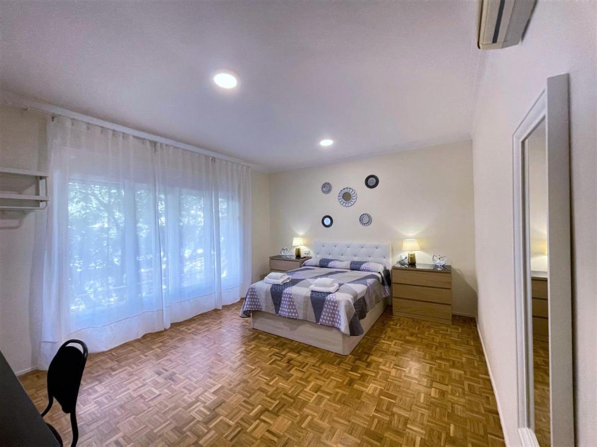 Villarroel Habitaciones Barcelona Exteriör bild