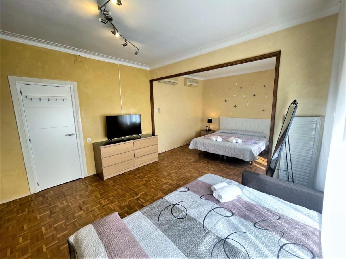Villarroel Habitaciones Barcelona Exteriör bild